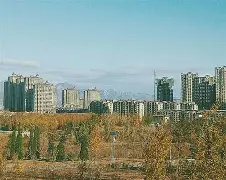 爱游戏网站入口-燕山雷霆队鏖战渝州金雕队，马拉松杯赛爆冷，转换速度占优。全面提速抢占先机